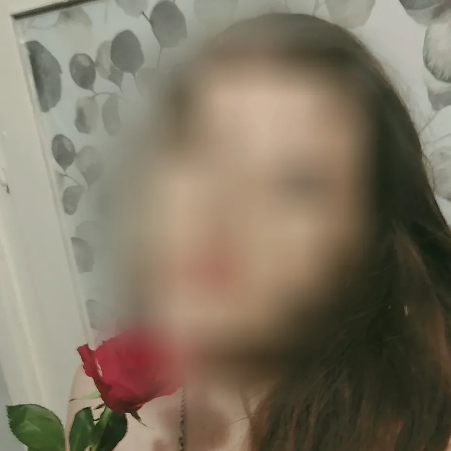 Elif, 27