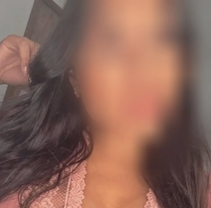 Larissa, 29