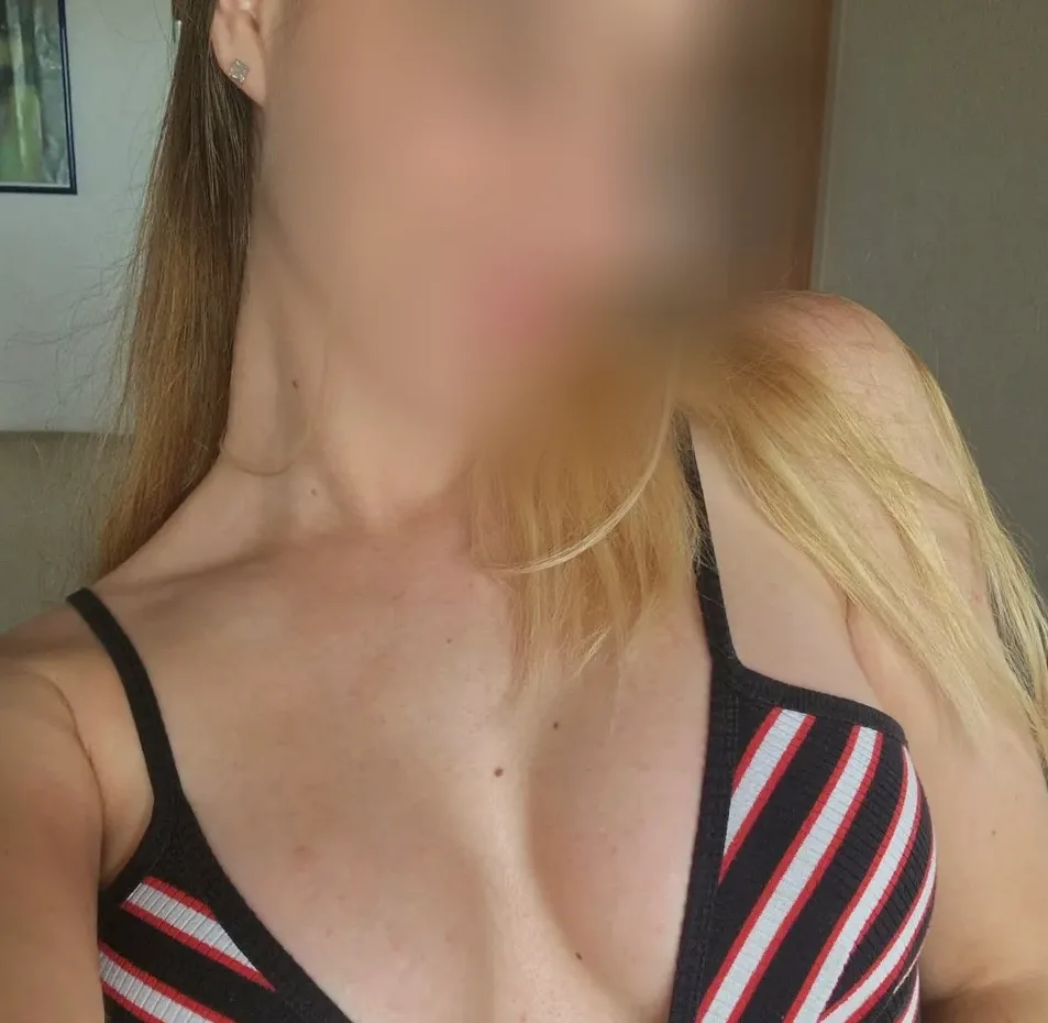 Pauline, 24